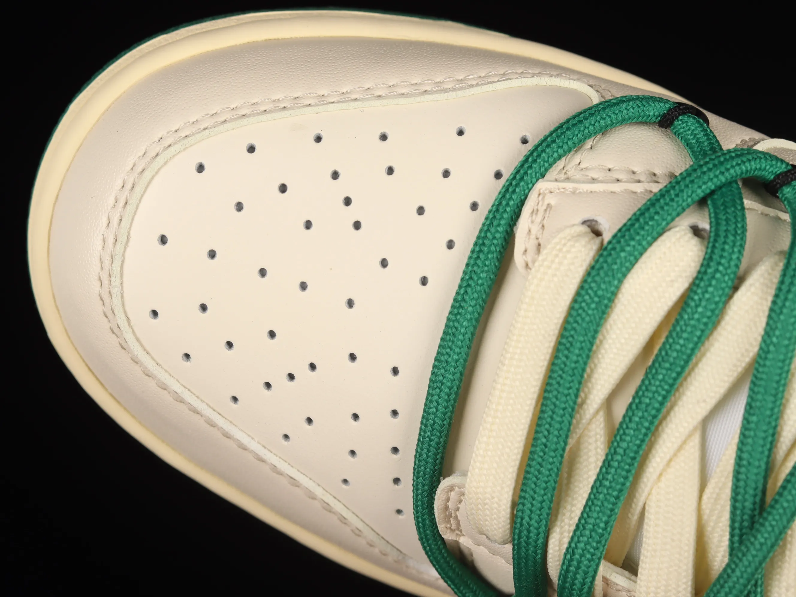 All Categories Nk SB Dunk Series Nk SB Dunk Low Low-top Sneakers Nk Dunk Low White and Green Distressed Tags Customized version of deconstructed strap casual sneakers DD1503-112